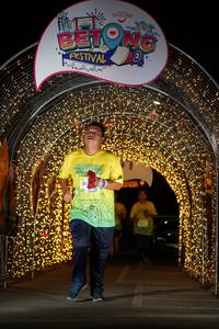 BIB: 302
                            <button type="button" onclick="openModal(21777916)" class="btn btn-primary btn-sm float-right btn-popup" data-toggle="modal" data-target=".modal-high-quality">
                        <i class="fas fa-shopping-cart"></i> Add to Cart
                    </button>
                                            <button type="button" onclick="isThisMe(21777916, true)" class="btn btn-success btn-sm float-right btn-popup btn-isme hidden" data-toggle="tooltip" data-placement="bottom" title="นี่คือรูปของคุณใช่ไหม คลิกที่นี่เพื่อเอาเข้าอัลบั้ม">
                        <i class="fas fa-plus"></i> Add to album
                    </button>
                    <button type="button" onclick="isThisMe(21777916, false)" class="btn btn-warning btn-sm float-right btn-popup btn-isnotme hidden">
                        <i class="fas fa-ban"></i> Remove from album
                    </button>