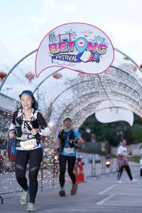 BIB: 5052, 
                            <button type="button" onclick="openModal(21780549)" class="btn btn-primary btn-sm float-right btn-popup" data-toggle="modal" data-target=".modal-high-quality">
                        <i class="fas fa-shopping-cart"></i> Add to Cart
                    </button>
                                            <button type="button" onclick="isThisMe(21780549, true)" class="btn btn-success btn-sm float-right btn-popup btn-isme hidden" data-toggle="tooltip" data-placement="bottom" title="นี่คือรูปของคุณใช่ไหม คลิกที่นี่เพื่อเอาเข้าอัลบั้ม">
                        <i class="fas fa-plus"></i> Add to album
                    </button>
                    <button type="button" onclick="isThisMe(21780549, false)" class="btn btn-warning btn-sm float-right btn-popup btn-isnotme hidden">
                        <i class="fas fa-ban"></i> Remove from album
                    </button>