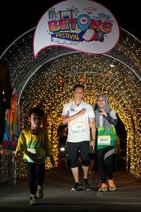 BIB: 10013, 0033, 50250
                            <button type="button" onclick="openModal(21778227)" class="btn btn-primary btn-sm float-right btn-popup" data-toggle="modal" data-target=".modal-high-quality">
                        <i class="fas fa-shopping-cart"></i> Add to Cart
                    </button>
                                            <button type="button" onclick="isThisMe(21778227, true)" class="btn btn-success btn-sm float-right btn-popup btn-isme hidden" data-toggle="tooltip" data-placement="bottom" title="นี่คือรูปของคุณใช่ไหม คลิกที่นี่เพื่อเอาเข้าอัลบั้ม">
                        <i class="fas fa-plus"></i> Add to album
                    </button>
                    <button type="button" onclick="isThisMe(21778227, false)" class="btn btn-warning btn-sm float-right btn-popup btn-isnotme hidden">
                        <i class="fas fa-ban"></i> Remove from album
                    </button>