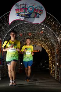 BIB: 50612, 50286
                            <button type="button" onclick="openModal(21778143)" class="btn btn-primary btn-sm float-right btn-popup" data-toggle="modal" data-target=".modal-high-quality">
                        <i class="fas fa-shopping-cart"></i> Add to Cart
                    </button>
                                            <button type="button" onclick="isThisMe(21778143, true)" class="btn btn-success btn-sm float-right btn-popup btn-isme hidden" data-toggle="tooltip" data-placement="bottom" title="นี่คือรูปของคุณใช่ไหม คลิกที่นี่เพื่อเอาเข้าอัลบั้ม">
                        <i class="fas fa-plus"></i> Add to album
                    </button>
                    <button type="button" onclick="isThisMe(21778143, false)" class="btn btn-warning btn-sm float-right btn-popup btn-isnotme hidden">
                        <i class="fas fa-ban"></i> Remove from album
                    </button>