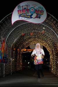 BIB: 50536
                            <button type="button" onclick="openModal(21778546)" class="btn btn-primary btn-sm float-right btn-popup" data-toggle="modal" data-target=".modal-high-quality">
                        <i class="fas fa-shopping-cart"></i> Add to Cart
                    </button>
                                            <button type="button" onclick="isThisMe(21778546, true)" class="btn btn-success btn-sm float-right btn-popup btn-isme hidden" data-toggle="tooltip" data-placement="bottom" title="นี่คือรูปของคุณใช่ไหม คลิกที่นี่เพื่อเอาเข้าอัลบั้ม">
                        <i class="fas fa-plus"></i> Add to album
                    </button>
                    <button type="button" onclick="isThisMe(21778546, false)" class="btn btn-warning btn-sm float-right btn-popup btn-isnotme hidden">
                        <i class="fas fa-ban"></i> Remove from album
                    </button>