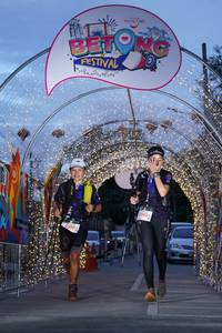 BIB: 585
                            <button type="button" onclick="openModal(21781118)" class="btn btn-primary btn-sm float-right btn-popup" data-toggle="modal" data-target=".modal-high-quality">
                        <i class="fas fa-shopping-cart"></i> Add to Cart
                    </button>
                                            <button type="button" onclick="isThisMe(21781118, true)" class="btn btn-success btn-sm float-right btn-popup btn-isme hidden" data-toggle="tooltip" data-placement="bottom" title="นี่คือรูปของคุณใช่ไหม คลิกที่นี่เพื่อเอาเข้าอัลบั้ม">
                        <i class="fas fa-plus"></i> Add to album
                    </button>
                    <button type="button" onclick="isThisMe(21781118, false)" class="btn btn-warning btn-sm float-right btn-popup btn-isnotme hidden">
                        <i class="fas fa-ban"></i> Remove from album
                    </button>