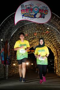 BIB: 50334, 5030
                            <button type="button" onclick="openModal(21778436)" class="btn btn-primary btn-sm float-right btn-popup" data-toggle="modal" data-target=".modal-high-quality">
                        <i class="fas fa-shopping-cart"></i> Add to Cart
                    </button>
                                            <button type="button" onclick="isThisMe(21778436, true)" class="btn btn-success btn-sm float-right btn-popup btn-isme hidden" data-toggle="tooltip" data-placement="bottom" title="นี่คือรูปของคุณใช่ไหม คลิกที่นี่เพื่อเอาเข้าอัลบั้ม">
                        <i class="fas fa-plus"></i> Add to album
                    </button>
                    <button type="button" onclick="isThisMe(21778436, false)" class="btn btn-warning btn-sm float-right btn-popup btn-isnotme hidden">
                        <i class="fas fa-ban"></i> Remove from album
                    </button>