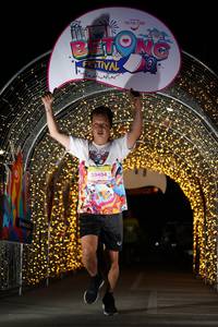 BIB: 50404
                            <button type="button" onclick="openModal(21782406)" class="btn btn-primary btn-sm float-right btn-popup" data-toggle="modal" data-target=".modal-high-quality">
                        <i class="fas fa-shopping-cart"></i> Add to Cart
                    </button>
                                            <button type="button" onclick="isThisMe(21782406, true)" class="btn btn-success btn-sm float-right btn-popup btn-isme hidden" data-toggle="tooltip" data-placement="bottom" title="นี่คือรูปของคุณใช่ไหม คลิกที่นี่เพื่อเอาเข้าอัลบั้ม">
                        <i class="fas fa-plus"></i> Add to album
                    </button>
                    <button type="button" onclick="isThisMe(21782406, false)" class="btn btn-warning btn-sm float-right btn-popup btn-isnotme hidden">
                        <i class="fas fa-ban"></i> Remove from album
                    </button>