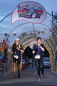 BIB: 4050, 5585
                            <button type="button" onclick="openModal(21781129)" class="btn btn-primary btn-sm float-right btn-popup" data-toggle="modal" data-target=".modal-high-quality">
                        <i class="fas fa-shopping-cart"></i> Add to Cart
                    </button>
                                            <button type="button" onclick="isThisMe(21781129, true)" class="btn btn-success btn-sm float-right btn-popup btn-isme hidden" data-toggle="tooltip" data-placement="bottom" title="นี่คือรูปของคุณใช่ไหม คลิกที่นี่เพื่อเอาเข้าอัลบั้ม">
                        <i class="fas fa-plus"></i> Add to album
                    </button>
                    <button type="button" onclick="isThisMe(21781129, false)" class="btn btn-warning btn-sm float-right btn-popup btn-isnotme hidden">
                        <i class="fas fa-ban"></i> Remove from album
                    </button>