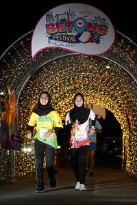 BIB: 508, 50534
                            <button type="button" onclick="openModal(21778275)" class="btn btn-primary btn-sm float-right btn-popup" data-toggle="modal" data-target=".modal-high-quality">
                        <i class="fas fa-shopping-cart"></i> Add to Cart
                    </button>
                                            <button type="button" onclick="isThisMe(21778275, true)" class="btn btn-success btn-sm float-right btn-popup btn-isme hidden" data-toggle="tooltip" data-placement="bottom" title="นี่คือรูปของคุณใช่ไหม คลิกที่นี่เพื่อเอาเข้าอัลบั้ม">
                        <i class="fas fa-plus"></i> Add to album
                    </button>
                    <button type="button" onclick="isThisMe(21778275, false)" class="btn btn-warning btn-sm float-right btn-popup btn-isnotme hidden">
                        <i class="fas fa-ban"></i> Remove from album
                    </button>