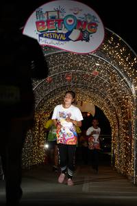 BIB: 5014
                            <button type="button" onclick="openModal(21777890)" class="btn btn-primary btn-sm float-right btn-popup" data-toggle="modal" data-target=".modal-high-quality">
                        <i class="fas fa-shopping-cart"></i> Add to Cart
                    </button>
                                            <button type="button" onclick="isThisMe(21777890, true)" class="btn btn-success btn-sm float-right btn-popup btn-isme hidden" data-toggle="tooltip" data-placement="bottom" title="นี่คือรูปของคุณใช่ไหม คลิกที่นี่เพื่อเอาเข้าอัลบั้ม">
                        <i class="fas fa-plus"></i> Add to album
                    </button>
                    <button type="button" onclick="isThisMe(21777890, false)" class="btn btn-warning btn-sm float-right btn-popup btn-isnotme hidden">
                        <i class="fas fa-ban"></i> Remove from album
                    </button>