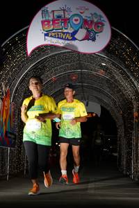 BIB: 60001
                            <button type="button" onclick="openModal(21777188)" class="btn btn-primary btn-sm float-right btn-popup" data-toggle="modal" data-target=".modal-high-quality">
                        <i class="fas fa-shopping-cart"></i> Add to Cart
                    </button>
                                            <button type="button" onclick="isThisMe(21777188, true)" class="btn btn-success btn-sm float-right btn-popup btn-isme hidden" data-toggle="tooltip" data-placement="bottom" title="นี่คือรูปของคุณใช่ไหม คลิกที่นี่เพื่อเอาเข้าอัลบั้ม">
                        <i class="fas fa-plus"></i> Add to album
                    </button>
                    <button type="button" onclick="isThisMe(21777188, false)" class="btn btn-warning btn-sm float-right btn-popup btn-isnotme hidden">
                        <i class="fas fa-ban"></i> Remove from album
                    </button>