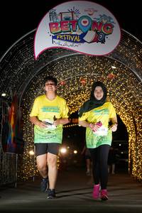 BIB: 300
                            <button type="button" onclick="openModal(21778438)" class="btn btn-primary btn-sm float-right btn-popup" data-toggle="modal" data-target=".modal-high-quality">
                        <i class="fas fa-shopping-cart"></i> Add to Cart
                    </button>
                                            <button type="button" onclick="isThisMe(21778438, true)" class="btn btn-success btn-sm float-right btn-popup btn-isme hidden" data-toggle="tooltip" data-placement="bottom" title="นี่คือรูปของคุณใช่ไหม คลิกที่นี่เพื่อเอาเข้าอัลบั้ม">
                        <i class="fas fa-plus"></i> Add to album
                    </button>
                    <button type="button" onclick="isThisMe(21778438, false)" class="btn btn-warning btn-sm float-right btn-popup btn-isnotme hidden">
                        <i class="fas fa-ban"></i> Remove from album
                    </button>