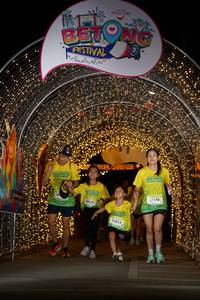 BIB: 10000, 10012, 20146, 
                            <button type="button" onclick="openModal(21779006)" class="btn btn-primary btn-sm float-right btn-popup" data-toggle="modal" data-target=".modal-high-quality">
                        <i class="fas fa-shopping-cart"></i> Add to Cart
                    </button>
                                            <button type="button" onclick="isThisMe(21779006, true)" class="btn btn-success btn-sm float-right btn-popup btn-isme hidden" data-toggle="tooltip" data-placement="bottom" title="นี่คือรูปของคุณใช่ไหม คลิกที่นี่เพื่อเอาเข้าอัลบั้ม">
                        <i class="fas fa-plus"></i> Add to album
                    </button>
                    <button type="button" onclick="isThisMe(21779006, false)" class="btn btn-warning btn-sm float-right btn-popup btn-isnotme hidden">
                        <i class="fas fa-ban"></i> Remove from album
                    </button>