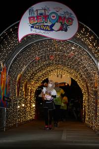 BIB: 30402
                            <button type="button" onclick="openModal(21778902)" class="btn btn-primary btn-sm float-right btn-popup" data-toggle="modal" data-target=".modal-high-quality">
                        <i class="fas fa-shopping-cart"></i> Add to Cart
                    </button>
                                            <button type="button" onclick="isThisMe(21778902, true)" class="btn btn-success btn-sm float-right btn-popup btn-isme hidden" data-toggle="tooltip" data-placement="bottom" title="นี่คือรูปของคุณใช่ไหม คลิกที่นี่เพื่อเอาเข้าอัลบั้ม">
                        <i class="fas fa-plus"></i> Add to album
                    </button>
                    <button type="button" onclick="isThisMe(21778902, false)" class="btn btn-warning btn-sm float-right btn-popup btn-isnotme hidden">
                        <i class="fas fa-ban"></i> Remove from album
                    </button>