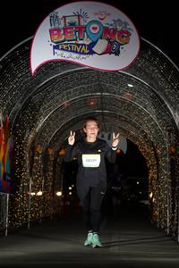 BIB: 50309
                            <button type="button" onclick="openModal(21777422)" class="btn btn-primary btn-sm float-right btn-popup" data-toggle="modal" data-target=".modal-high-quality">
                        <i class="fas fa-shopping-cart"></i> Add to Cart
                    </button>
                                            <button type="button" onclick="isThisMe(21777422, true)" class="btn btn-success btn-sm float-right btn-popup btn-isme hidden" data-toggle="tooltip" data-placement="bottom" title="นี่คือรูปของคุณใช่ไหม คลิกที่นี่เพื่อเอาเข้าอัลบั้ม">
                        <i class="fas fa-plus"></i> Add to album
                    </button>
                    <button type="button" onclick="isThisMe(21777422, false)" class="btn btn-warning btn-sm float-right btn-popup btn-isnotme hidden">
                        <i class="fas fa-ban"></i> Remove from album
                    </button>