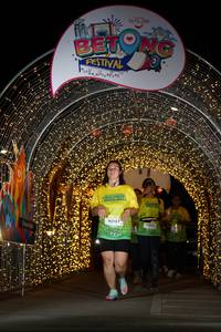 BIB: 90101, 40014
                            <button type="button" onclick="openModal(21778289)" class="btn btn-primary btn-sm float-right btn-popup" data-toggle="modal" data-target=".modal-high-quality">
                        <i class="fas fa-shopping-cart"></i> Add to Cart
                    </button>
                                            <button type="button" onclick="isThisMe(21778289, true)" class="btn btn-success btn-sm float-right btn-popup btn-isme hidden" data-toggle="tooltip" data-placement="bottom" title="นี่คือรูปของคุณใช่ไหม คลิกที่นี่เพื่อเอาเข้าอัลบั้ม">
                        <i class="fas fa-plus"></i> Add to album
                    </button>
                    <button type="button" onclick="isThisMe(21778289, false)" class="btn btn-warning btn-sm float-right btn-popup btn-isnotme hidden">
                        <i class="fas fa-ban"></i> Remove from album
                    </button>