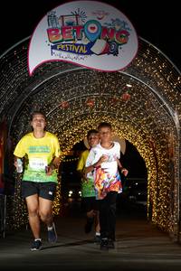 BIB: 50160
                            <button type="button" onclick="openModal(21777899)" class="btn btn-primary btn-sm float-right btn-popup" data-toggle="modal" data-target=".modal-high-quality">
                        <i class="fas fa-shopping-cart"></i> Add to Cart
                    </button>
                                            <button type="button" onclick="isThisMe(21777899, true)" class="btn btn-success btn-sm float-right btn-popup btn-isme hidden" data-toggle="tooltip" data-placement="bottom" title="นี่คือรูปของคุณใช่ไหม คลิกที่นี่เพื่อเอาเข้าอัลบั้ม">
                        <i class="fas fa-plus"></i> Add to album
                    </button>
                    <button type="button" onclick="isThisMe(21777899, false)" class="btn btn-warning btn-sm float-right btn-popup btn-isnotme hidden">
                        <i class="fas fa-ban"></i> Remove from album
                    </button>