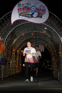 BIB: 50464
                            <button type="button" onclick="openModal(21777707)" class="btn btn-primary btn-sm float-right btn-popup" data-toggle="modal" data-target=".modal-high-quality">
                        <i class="fas fa-shopping-cart"></i> Add to Cart
                    </button>
                                            <button type="button" onclick="isThisMe(21777707, true)" class="btn btn-success btn-sm float-right btn-popup btn-isme hidden" data-toggle="tooltip" data-placement="bottom" title="นี่คือรูปของคุณใช่ไหม คลิกที่นี่เพื่อเอาเข้าอัลบั้ม">
                        <i class="fas fa-plus"></i> Add to album
                    </button>
                    <button type="button" onclick="isThisMe(21777707, false)" class="btn btn-warning btn-sm float-right btn-popup btn-isnotme hidden">
                        <i class="fas fa-ban"></i> Remove from album
                    </button>