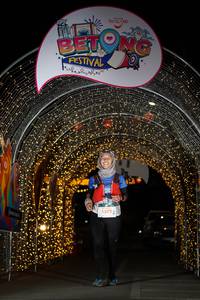 BIB: 300, 5572
                            <button type="button" onclick="openModal(21780111)" class="btn btn-primary btn-sm float-right btn-popup" data-toggle="modal" data-target=".modal-high-quality">
                        <i class="fas fa-shopping-cart"></i> Add to Cart
                    </button>
                                            <button type="button" onclick="isThisMe(21780111, true)" class="btn btn-success btn-sm float-right btn-popup btn-isme hidden" data-toggle="tooltip" data-placement="bottom" title="นี่คือรูปของคุณใช่ไหม คลิกที่นี่เพื่อเอาเข้าอัลบั้ม">
                        <i class="fas fa-plus"></i> Add to album
                    </button>
                    <button type="button" onclick="isThisMe(21780111, false)" class="btn btn-warning btn-sm float-right btn-popup btn-isnotme hidden">
                        <i class="fas fa-ban"></i> Remove from album
                    </button>