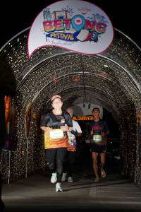 BIB: 0304
                            <button type="button" onclick="openModal(21777152)" class="btn btn-primary btn-sm float-right btn-popup" data-toggle="modal" data-target=".modal-high-quality">
                        <i class="fas fa-shopping-cart"></i> Add to Cart
                    </button>
                                            <button type="button" onclick="isThisMe(21777152, true)" class="btn btn-success btn-sm float-right btn-popup btn-isme hidden" data-toggle="tooltip" data-placement="bottom" title="นี่คือรูปของคุณใช่ไหม คลิกที่นี่เพื่อเอาเข้าอัลบั้ม">
                        <i class="fas fa-plus"></i> Add to album
                    </button>
                    <button type="button" onclick="isThisMe(21777152, false)" class="btn btn-warning btn-sm float-right btn-popup btn-isnotme hidden">
                        <i class="fas fa-ban"></i> Remove from album
                    </button>