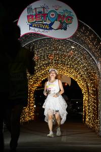 BIB: 30635
                            <button type="button" onclick="openModal(21777849)" class="btn btn-primary btn-sm float-right btn-popup" data-toggle="modal" data-target=".modal-high-quality">
                        <i class="fas fa-shopping-cart"></i> Add to Cart
                    </button>
                                            <button type="button" onclick="isThisMe(21777849, true)" class="btn btn-success btn-sm float-right btn-popup btn-isme hidden" data-toggle="tooltip" data-placement="bottom" title="นี่คือรูปของคุณใช่ไหม คลิกที่นี่เพื่อเอาเข้าอัลบั้ม">
                        <i class="fas fa-plus"></i> Add to album
                    </button>
                    <button type="button" onclick="isThisMe(21777849, false)" class="btn btn-warning btn-sm float-right btn-popup btn-isnotme hidden">
                        <i class="fas fa-ban"></i> Remove from album
                    </button>