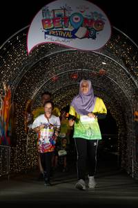 BIB: 003, 500
                            <button type="button" onclick="openModal(21777743)" class="btn btn-primary btn-sm float-right btn-popup" data-toggle="modal" data-target=".modal-high-quality">
                        <i class="fas fa-shopping-cart"></i> Add to Cart
                    </button>
                                            <button type="button" onclick="isThisMe(21777743, true)" class="btn btn-success btn-sm float-right btn-popup btn-isme hidden" data-toggle="tooltip" data-placement="bottom" title="นี่คือรูปของคุณใช่ไหม คลิกที่นี่เพื่อเอาเข้าอัลบั้ม">
                        <i class="fas fa-plus"></i> Add to album
                    </button>
                    <button type="button" onclick="isThisMe(21777743, false)" class="btn btn-warning btn-sm float-right btn-popup btn-isnotme hidden">
                        <i class="fas fa-ban"></i> Remove from album
                    </button>