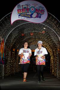 BIB: 503
                            <button type="button" onclick="openModal(21778570)" class="btn btn-primary btn-sm float-right btn-popup" data-toggle="modal" data-target=".modal-high-quality">
                        <i class="fas fa-shopping-cart"></i> Add to Cart
                    </button>
                                            <button type="button" onclick="isThisMe(21778570, true)" class="btn btn-success btn-sm float-right btn-popup btn-isme hidden" data-toggle="tooltip" data-placement="bottom" title="นี่คือรูปของคุณใช่ไหม คลิกที่นี่เพื่อเอาเข้าอัลบั้ม">
                        <i class="fas fa-plus"></i> Add to album
                    </button>
                    <button type="button" onclick="isThisMe(21778570, false)" class="btn btn-warning btn-sm float-right btn-popup btn-isnotme hidden">
                        <i class="fas fa-ban"></i> Remove from album
                    </button>