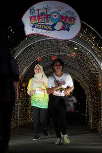 BIB: 3005
                            <button type="button" onclick="openModal(21778572)" class="btn btn-primary btn-sm float-right btn-popup" data-toggle="modal" data-target=".modal-high-quality">
                        <i class="fas fa-shopping-cart"></i> Add to Cart
                    </button>
                                            <button type="button" onclick="isThisMe(21778572, true)" class="btn btn-success btn-sm float-right btn-popup btn-isme hidden" data-toggle="tooltip" data-placement="bottom" title="นี่คือรูปของคุณใช่ไหม คลิกที่นี่เพื่อเอาเข้าอัลบั้ม">
                        <i class="fas fa-plus"></i> Add to album
                    </button>
                    <button type="button" onclick="isThisMe(21778572, false)" class="btn btn-warning btn-sm float-right btn-popup btn-isnotme hidden">
                        <i class="fas fa-ban"></i> Remove from album
                    </button>