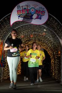 BIB: 0466, 50202
                            <button type="button" onclick="openModal(21778905)" class="btn btn-primary btn-sm float-right btn-popup" data-toggle="modal" data-target=".modal-high-quality">
                        <i class="fas fa-shopping-cart"></i> Add to Cart
                    </button>
                                            <button type="button" onclick="isThisMe(21778905, true)" class="btn btn-success btn-sm float-right btn-popup btn-isme hidden" data-toggle="tooltip" data-placement="bottom" title="นี่คือรูปของคุณใช่ไหม คลิกที่นี่เพื่อเอาเข้าอัลบั้ม">
                        <i class="fas fa-plus"></i> Add to album
                    </button>
                    <button type="button" onclick="isThisMe(21778905, false)" class="btn btn-warning btn-sm float-right btn-popup btn-isnotme hidden">
                        <i class="fas fa-ban"></i> Remove from album
                    </button>