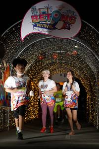 BIB: 0033
                            <button type="button" onclick="openModal(21778619)" class="btn btn-primary btn-sm float-right btn-popup" data-toggle="modal" data-target=".modal-high-quality">
                        <i class="fas fa-shopping-cart"></i> Add to Cart
                    </button>
                                            <button type="button" onclick="isThisMe(21778619, true)" class="btn btn-success btn-sm float-right btn-popup btn-isme hidden" data-toggle="tooltip" data-placement="bottom" title="นี่คือรูปของคุณใช่ไหม คลิกที่นี่เพื่อเอาเข้าอัลบั้ม">
                        <i class="fas fa-plus"></i> Add to album
                    </button>
                    <button type="button" onclick="isThisMe(21778619, false)" class="btn btn-warning btn-sm float-right btn-popup btn-isnotme hidden">
                        <i class="fas fa-ban"></i> Remove from album
                    </button>