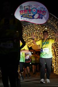 BIB: 90016, 90133
                            <button type="button" onclick="openModal(21778295)" class="btn btn-primary btn-sm float-right btn-popup" data-toggle="modal" data-target=".modal-high-quality">
                        <i class="fas fa-shopping-cart"></i> Add to Cart
                    </button>
                                            <button type="button" onclick="isThisMe(21778295, true)" class="btn btn-success btn-sm float-right btn-popup btn-isme hidden" data-toggle="tooltip" data-placement="bottom" title="นี่คือรูปของคุณใช่ไหม คลิกที่นี่เพื่อเอาเข้าอัลบั้ม">
                        <i class="fas fa-plus"></i> Add to album
                    </button>
                    <button type="button" onclick="isThisMe(21778295, false)" class="btn btn-warning btn-sm float-right btn-popup btn-isnotme hidden">
                        <i class="fas fa-ban"></i> Remove from album
                    </button>