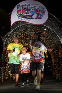 BIB: 0138, 0018, 50641
                            <button type="button" onclick="openModal(21778086)" class="btn btn-primary btn-sm float-right btn-popup" data-toggle="modal" data-target=".modal-high-quality">
                        <i class="fas fa-shopping-cart"></i> Add to Cart
                    </button>
                                            <button type="button" onclick="isThisMe(21778086, true)" class="btn btn-success btn-sm float-right btn-popup btn-isme hidden" data-toggle="tooltip" data-placement="bottom" title="นี่คือรูปของคุณใช่ไหม คลิกที่นี่เพื่อเอาเข้าอัลบั้ม">
                        <i class="fas fa-plus"></i> Add to album
                    </button>
                    <button type="button" onclick="isThisMe(21778086, false)" class="btn btn-warning btn-sm float-right btn-popup btn-isnotme hidden">
                        <i class="fas fa-ban"></i> Remove from album
                    </button>