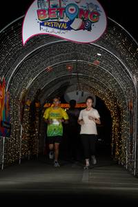 BIB: 5042
                            <button type="button" onclick="openModal(21777550)" class="btn btn-primary btn-sm float-right btn-popup" data-toggle="modal" data-target=".modal-high-quality">
                        <i class="fas fa-shopping-cart"></i> Add to Cart
                    </button>
                                            <button type="button" onclick="isThisMe(21777550, true)" class="btn btn-success btn-sm float-right btn-popup btn-isme hidden" data-toggle="tooltip" data-placement="bottom" title="นี่คือรูปของคุณใช่ไหม คลิกที่นี่เพื่อเอาเข้าอัลบั้ม">
                        <i class="fas fa-plus"></i> Add to album
                    </button>
                    <button type="button" onclick="isThisMe(21777550, false)" class="btn btn-warning btn-sm float-right btn-popup btn-isnotme hidden">
                        <i class="fas fa-ban"></i> Remove from album
                    </button>