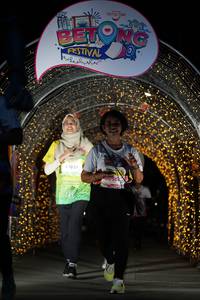 BIB: 91052
                            <button type="button" onclick="openModal(21778565)" class="btn btn-primary btn-sm float-right btn-popup" data-toggle="modal" data-target=".modal-high-quality">
                        <i class="fas fa-shopping-cart"></i> Add to Cart
                    </button>
                                            <button type="button" onclick="isThisMe(21778565, true)" class="btn btn-success btn-sm float-right btn-popup btn-isme hidden" data-toggle="tooltip" data-placement="bottom" title="นี่คือรูปของคุณใช่ไหม คลิกที่นี่เพื่อเอาเข้าอัลบั้ม">
                        <i class="fas fa-plus"></i> Add to album
                    </button>
                    <button type="button" onclick="isThisMe(21778565, false)" class="btn btn-warning btn-sm float-right btn-popup btn-isnotme hidden">
                        <i class="fas fa-ban"></i> Remove from album
                    </button>