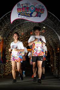 BIB: 50378, 50377
                            <button type="button" onclick="openModal(21778101)" class="btn btn-primary btn-sm float-right btn-popup" data-toggle="modal" data-target=".modal-high-quality">
                        <i class="fas fa-shopping-cart"></i> Add to Cart
                    </button>
                                            <button type="button" onclick="isThisMe(21778101, true)" class="btn btn-success btn-sm float-right btn-popup btn-isme hidden" data-toggle="tooltip" data-placement="bottom" title="นี่คือรูปของคุณใช่ไหม คลิกที่นี่เพื่อเอาเข้าอัลบั้ม">
                        <i class="fas fa-plus"></i> Add to album
                    </button>
                    <button type="button" onclick="isThisMe(21778101, false)" class="btn btn-warning btn-sm float-right btn-popup btn-isnotme hidden">
                        <i class="fas fa-ban"></i> Remove from album
                    </button>