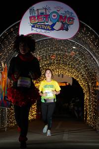 BIB: 60060, 160, 267
                            <button type="button" onclick="openModal(21778782)" class="btn btn-primary btn-sm float-right btn-popup" data-toggle="modal" data-target=".modal-high-quality">
                        <i class="fas fa-shopping-cart"></i> Add to Cart
                    </button>
                                            <button type="button" onclick="isThisMe(21778782, true)" class="btn btn-success btn-sm float-right btn-popup btn-isme hidden" data-toggle="tooltip" data-placement="bottom" title="นี่คือรูปของคุณใช่ไหม คลิกที่นี่เพื่อเอาเข้าอัลบั้ม">
                        <i class="fas fa-plus"></i> Add to album
                    </button>
                    <button type="button" onclick="isThisMe(21778782, false)" class="btn btn-warning btn-sm float-right btn-popup btn-isnotme hidden">
                        <i class="fas fa-ban"></i> Remove from album
                    </button>