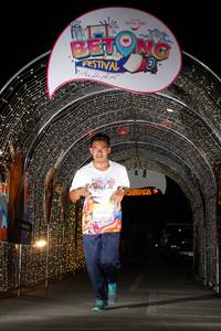 BIB: 50423
                            <button type="button" onclick="openModal(21782069)" class="btn btn-primary btn-sm float-right btn-popup" data-toggle="modal" data-target=".modal-high-quality">
                        <i class="fas fa-shopping-cart"></i> Add to Cart
                    </button>
                                            <button type="button" onclick="isThisMe(21782069, true)" class="btn btn-success btn-sm float-right btn-popup btn-isme hidden" data-toggle="tooltip" data-placement="bottom" title="นี่คือรูปของคุณใช่ไหม คลิกที่นี่เพื่อเอาเข้าอัลบั้ม">
                        <i class="fas fa-plus"></i> Add to album
                    </button>
                    <button type="button" onclick="isThisMe(21782069, false)" class="btn btn-warning btn-sm float-right btn-popup btn-isnotme hidden">
                        <i class="fas fa-ban"></i> Remove from album
                    </button>