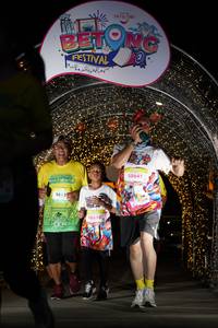 BIB: 9013, 10018, 50641
                            <button type="button" onclick="openModal(21778084)" class="btn btn-primary btn-sm float-right btn-popup" data-toggle="modal" data-target=".modal-high-quality">
                        <i class="fas fa-shopping-cart"></i> Add to Cart
                    </button>
                                            <button type="button" onclick="isThisMe(21778084, true)" class="btn btn-success btn-sm float-right btn-popup btn-isme hidden" data-toggle="tooltip" data-placement="bottom" title="นี่คือรูปของคุณใช่ไหม คลิกที่นี่เพื่อเอาเข้าอัลบั้ม">
                        <i class="fas fa-plus"></i> Add to album
                    </button>
                    <button type="button" onclick="isThisMe(21778084, false)" class="btn btn-warning btn-sm float-right btn-popup btn-isnotme hidden">
                        <i class="fas fa-ban"></i> Remove from album
                    </button>