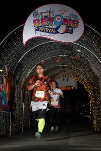 BIB: 50117, 50443
                            <button type="button" onclick="openModal(21782496)" class="btn btn-primary btn-sm float-right btn-popup" data-toggle="modal" data-target=".modal-high-quality">
                        <i class="fas fa-shopping-cart"></i> Add to Cart
                    </button>
                                            <button type="button" onclick="isThisMe(21782496, true)" class="btn btn-success btn-sm float-right btn-popup btn-isme hidden" data-toggle="tooltip" data-placement="bottom" title="นี่คือรูปของคุณใช่ไหม คลิกที่นี่เพื่อเอาเข้าอัลบั้ม">
                        <i class="fas fa-plus"></i> Add to album
                    </button>
                    <button type="button" onclick="isThisMe(21782496, false)" class="btn btn-warning btn-sm float-right btn-popup btn-isnotme hidden">
                        <i class="fas fa-ban"></i> Remove from album
                    </button>