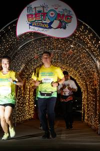 BIB: 90040
                            <button type="button" onclick="openModal(21777951)" class="btn btn-primary btn-sm float-right btn-popup" data-toggle="modal" data-target=".modal-high-quality">
                        <i class="fas fa-shopping-cart"></i> Add to Cart
                    </button>
                                            <button type="button" onclick="isThisMe(21777951, true)" class="btn btn-success btn-sm float-right btn-popup btn-isme hidden" data-toggle="tooltip" data-placement="bottom" title="นี่คือรูปของคุณใช่ไหม คลิกที่นี่เพื่อเอาเข้าอัลบั้ม">
                        <i class="fas fa-plus"></i> Add to album
                    </button>
                    <button type="button" onclick="isThisMe(21777951, false)" class="btn btn-warning btn-sm float-right btn-popup btn-isnotme hidden">
                        <i class="fas fa-ban"></i> Remove from album
                    </button>