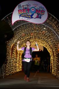 BIB: 130, 
                            <button type="button" onclick="openModal(21778944)" class="btn btn-primary btn-sm float-right btn-popup" data-toggle="modal" data-target=".modal-high-quality">
                        <i class="fas fa-shopping-cart"></i> Add to Cart
                    </button>
                                            <button type="button" onclick="isThisMe(21778944, true)" class="btn btn-success btn-sm float-right btn-popup btn-isme hidden" data-toggle="tooltip" data-placement="bottom" title="นี่คือรูปของคุณใช่ไหม คลิกที่นี่เพื่อเอาเข้าอัลบั้ม">
                        <i class="fas fa-plus"></i> Add to album
                    </button>
                    <button type="button" onclick="isThisMe(21778944, false)" class="btn btn-warning btn-sm float-right btn-popup btn-isnotme hidden">
                        <i class="fas fa-ban"></i> Remove from album
                    </button>