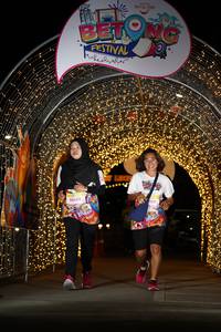 BIB: 30409
                            <button type="button" onclick="openModal(21778190)" class="btn btn-primary btn-sm float-right btn-popup" data-toggle="modal" data-target=".modal-high-quality">
                        <i class="fas fa-shopping-cart"></i> Add to Cart
                    </button>
                                            <button type="button" onclick="isThisMe(21778190, true)" class="btn btn-success btn-sm float-right btn-popup btn-isme hidden" data-toggle="tooltip" data-placement="bottom" title="นี่คือรูปของคุณใช่ไหม คลิกที่นี่เพื่อเอาเข้าอัลบั้ม">
                        <i class="fas fa-plus"></i> Add to album
                    </button>
                    <button type="button" onclick="isThisMe(21778190, false)" class="btn btn-warning btn-sm float-right btn-popup btn-isnotme hidden">
                        <i class="fas fa-ban"></i> Remove from album
                    </button>