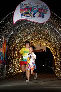 BIB: 9007
                            <button type="button" onclick="openModal(21777629)" class="btn btn-primary btn-sm float-right btn-popup" data-toggle="modal" data-target=".modal-high-quality">
                        <i class="fas fa-shopping-cart"></i> Add to Cart
                    </button>
                                            <button type="button" onclick="isThisMe(21777629, true)" class="btn btn-success btn-sm float-right btn-popup btn-isme hidden" data-toggle="tooltip" data-placement="bottom" title="นี่คือรูปของคุณใช่ไหม คลิกที่นี่เพื่อเอาเข้าอัลบั้ม">
                        <i class="fas fa-plus"></i> Add to album
                    </button>
                    <button type="button" onclick="isThisMe(21777629, false)" class="btn btn-warning btn-sm float-right btn-popup btn-isnotme hidden">
                        <i class="fas fa-ban"></i> Remove from album
                    </button>