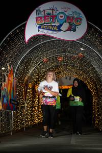 BIB: 3055, 2925
                            <button type="button" onclick="openModal(21778795)" class="btn btn-primary btn-sm float-right btn-popup" data-toggle="modal" data-target=".modal-high-quality">
                        <i class="fas fa-shopping-cart"></i> Add to Cart
                    </button>
                                            <button type="button" onclick="isThisMe(21778795, true)" class="btn btn-success btn-sm float-right btn-popup btn-isme hidden" data-toggle="tooltip" data-placement="bottom" title="นี่คือรูปของคุณใช่ไหม คลิกที่นี่เพื่อเอาเข้าอัลบั้ม">
                        <i class="fas fa-plus"></i> Add to album
                    </button>
                    <button type="button" onclick="isThisMe(21778795, false)" class="btn btn-warning btn-sm float-right btn-popup btn-isnotme hidden">
                        <i class="fas fa-ban"></i> Remove from album
                    </button>