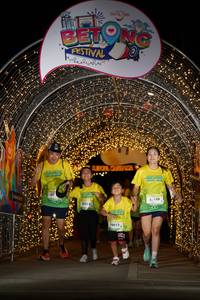 BIB: 5030, 10012, 3148, 
                            <button type="button" onclick="openModal(21779009)" class="btn btn-primary btn-sm float-right btn-popup" data-toggle="modal" data-target=".modal-high-quality">
                        <i class="fas fa-shopping-cart"></i> Add to Cart
                    </button>
                                            <button type="button" onclick="isThisMe(21779009, true)" class="btn btn-success btn-sm float-right btn-popup btn-isme hidden" data-toggle="tooltip" data-placement="bottom" title="นี่คือรูปของคุณใช่ไหม คลิกที่นี่เพื่อเอาเข้าอัลบั้ม">
                        <i class="fas fa-plus"></i> Add to album
                    </button>
                    <button type="button" onclick="isThisMe(21779009, false)" class="btn btn-warning btn-sm float-right btn-popup btn-isnotme hidden">
                        <i class="fas fa-ban"></i> Remove from album
                    </button>