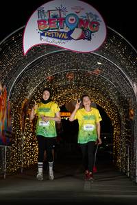 BIB: 9010, 50346
                            <button type="button" onclick="openModal(21778037)" class="btn btn-primary btn-sm float-right btn-popup" data-toggle="modal" data-target=".modal-high-quality">
                        <i class="fas fa-shopping-cart"></i> Add to Cart
                    </button>
                                            <button type="button" onclick="isThisMe(21778037, true)" class="btn btn-success btn-sm float-right btn-popup btn-isme hidden" data-toggle="tooltip" data-placement="bottom" title="นี่คือรูปของคุณใช่ไหม คลิกที่นี่เพื่อเอาเข้าอัลบั้ม">
                        <i class="fas fa-plus"></i> Add to album
                    </button>
                    <button type="button" onclick="isThisMe(21778037, false)" class="btn btn-warning btn-sm float-right btn-popup btn-isnotme hidden">
                        <i class="fas fa-ban"></i> Remove from album
                    </button>