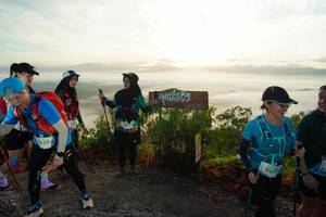 BIB: 529
                            <button type="button" onclick="openModal(21881594)" class="btn btn-primary btn-sm float-right btn-popup" data-toggle="modal" data-target=".modal-high-quality">
                        <i class="fas fa-shopping-cart"></i> Add to Cart
                    </button>
                                            <button type="button" onclick="isThisMe(21881594, true)" class="btn btn-success btn-sm float-right btn-popup btn-isme hidden" data-toggle="tooltip" data-placement="bottom" title="นี่คือรูปของคุณใช่ไหม คลิกที่นี่เพื่อเอาเข้าอัลบั้ม">
                        <i class="fas fa-plus"></i> Add to album
                    </button>
                    <button type="button" onclick="isThisMe(21881594, false)" class="btn btn-warning btn-sm float-right btn-popup btn-isnotme hidden">
                        <i class="fas fa-ban"></i> Remove from album
                    </button>