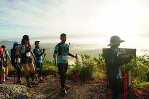 BIB: 2104
                            <button type="button" onclick="openModal(21890296)" class="btn btn-primary btn-sm float-right btn-popup" data-toggle="modal" data-target=".modal-high-quality">
                        <i class="fas fa-shopping-cart"></i> Add to Cart
                    </button>
                                            <button type="button" onclick="isThisMe(21890296, true)" class="btn btn-success btn-sm float-right btn-popup btn-isme hidden" data-toggle="tooltip" data-placement="bottom" title="นี่คือรูปของคุณใช่ไหม คลิกที่นี่เพื่อเอาเข้าอัลบั้ม">
                        <i class="fas fa-plus"></i> Add to album
                    </button>
                    <button type="button" onclick="isThisMe(21890296, false)" class="btn btn-warning btn-sm float-right btn-popup btn-isnotme hidden">
                        <i class="fas fa-ban"></i> Remove from album
                    </button>