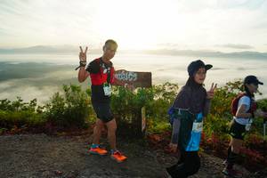 BIB: 240
                            <button type="button" onclick="openModal(21883948)" class="btn btn-primary btn-sm float-right btn-popup" data-toggle="modal" data-target=".modal-high-quality">
                        <i class="fas fa-shopping-cart"></i> Add to Cart
                    </button>
                                            <button type="button" onclick="isThisMe(21883948, true)" class="btn btn-success btn-sm float-right btn-popup btn-isme hidden" data-toggle="tooltip" data-placement="bottom" title="นี่คือรูปของคุณใช่ไหม คลิกที่นี่เพื่อเอาเข้าอัลบั้ม">
                        <i class="fas fa-plus"></i> Add to album
                    </button>
                    <button type="button" onclick="isThisMe(21883948, false)" class="btn btn-warning btn-sm float-right btn-popup btn-isnotme hidden">
                        <i class="fas fa-ban"></i> Remove from album
                    </button>