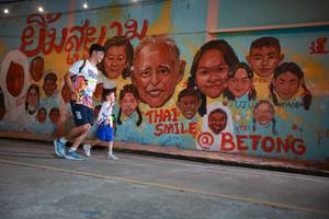 BIB: 690
                            <button type="button" onclick="openModal(21758566)" class="btn btn-primary btn-sm float-right btn-popup" data-toggle="modal" data-target=".modal-high-quality">
                        <i class="fas fa-shopping-cart"></i> Add to Cart
                    </button>
                                            <button type="button" onclick="isThisMe(21758566, true)" class="btn btn-success btn-sm float-right btn-popup btn-isme hidden" data-toggle="tooltip" data-placement="bottom" title="นี่คือรูปของคุณใช่ไหม คลิกที่นี่เพื่อเอาเข้าอัลบั้ม">
                        <i class="fas fa-plus"></i> Add to album
                    </button>
                    <button type="button" onclick="isThisMe(21758566, false)" class="btn btn-warning btn-sm float-right btn-popup btn-isnotme hidden">
                        <i class="fas fa-ban"></i> Remove from album
                    </button>