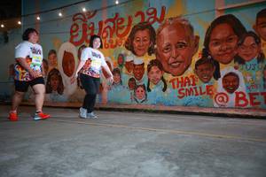 BIB: 6209
                            <button type="button" onclick="openModal(21759333)" class="btn btn-primary btn-sm float-right btn-popup" data-toggle="modal" data-target=".modal-high-quality">
                        <i class="fas fa-shopping-cart"></i> Add to Cart
                    </button>
                                            <button type="button" onclick="isThisMe(21759333, true)" class="btn btn-success btn-sm float-right btn-popup btn-isme hidden" data-toggle="tooltip" data-placement="bottom" title="นี่คือรูปของคุณใช่ไหม คลิกที่นี่เพื่อเอาเข้าอัลบั้ม">
                        <i class="fas fa-plus"></i> Add to album
                    </button>
                    <button type="button" onclick="isThisMe(21759333, false)" class="btn btn-warning btn-sm float-right btn-popup btn-isnotme hidden">
                        <i class="fas fa-ban"></i> Remove from album
                    </button>