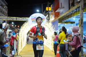 BIB: 521
                            <button type="button" onclick="openModal(21830132)" class="btn btn-primary btn-sm float-right btn-popup" data-toggle="modal" data-target=".modal-high-quality">
                        <i class="fas fa-shopping-cart"></i> Add to Cart
                    </button>
                                            <button type="button" onclick="isThisMe(21830132, true)" class="btn btn-success btn-sm float-right btn-popup btn-isme hidden" data-toggle="tooltip" data-placement="bottom" title="นี่คือรูปของคุณใช่ไหม คลิกที่นี่เพื่อเอาเข้าอัลบั้ม">
                        <i class="fas fa-plus"></i> Add to album
                    </button>
                    <button type="button" onclick="isThisMe(21830132, false)" class="btn btn-warning btn-sm float-right btn-popup btn-isnotme hidden">
                        <i class="fas fa-ban"></i> Remove from album
                    </button>