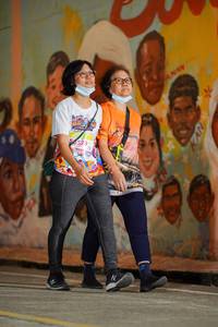 BIB: 50529
                            <button type="button" onclick="openModal(21783942)" class="btn btn-primary btn-sm float-right btn-popup" data-toggle="modal" data-target=".modal-high-quality">
                        <i class="fas fa-shopping-cart"></i> Add to Cart
                    </button>
                                            <button type="button" onclick="isThisMe(21783942, true)" class="btn btn-success btn-sm float-right btn-popup btn-isme hidden" data-toggle="tooltip" data-placement="bottom" title="นี่คือรูปของคุณใช่ไหม คลิกที่นี่เพื่อเอาเข้าอัลบั้ม">
                        <i class="fas fa-plus"></i> Add to album
                    </button>
                    <button type="button" onclick="isThisMe(21783942, false)" class="btn btn-warning btn-sm float-right btn-popup btn-isnotme hidden">
                        <i class="fas fa-ban"></i> Remove from album
                    </button>